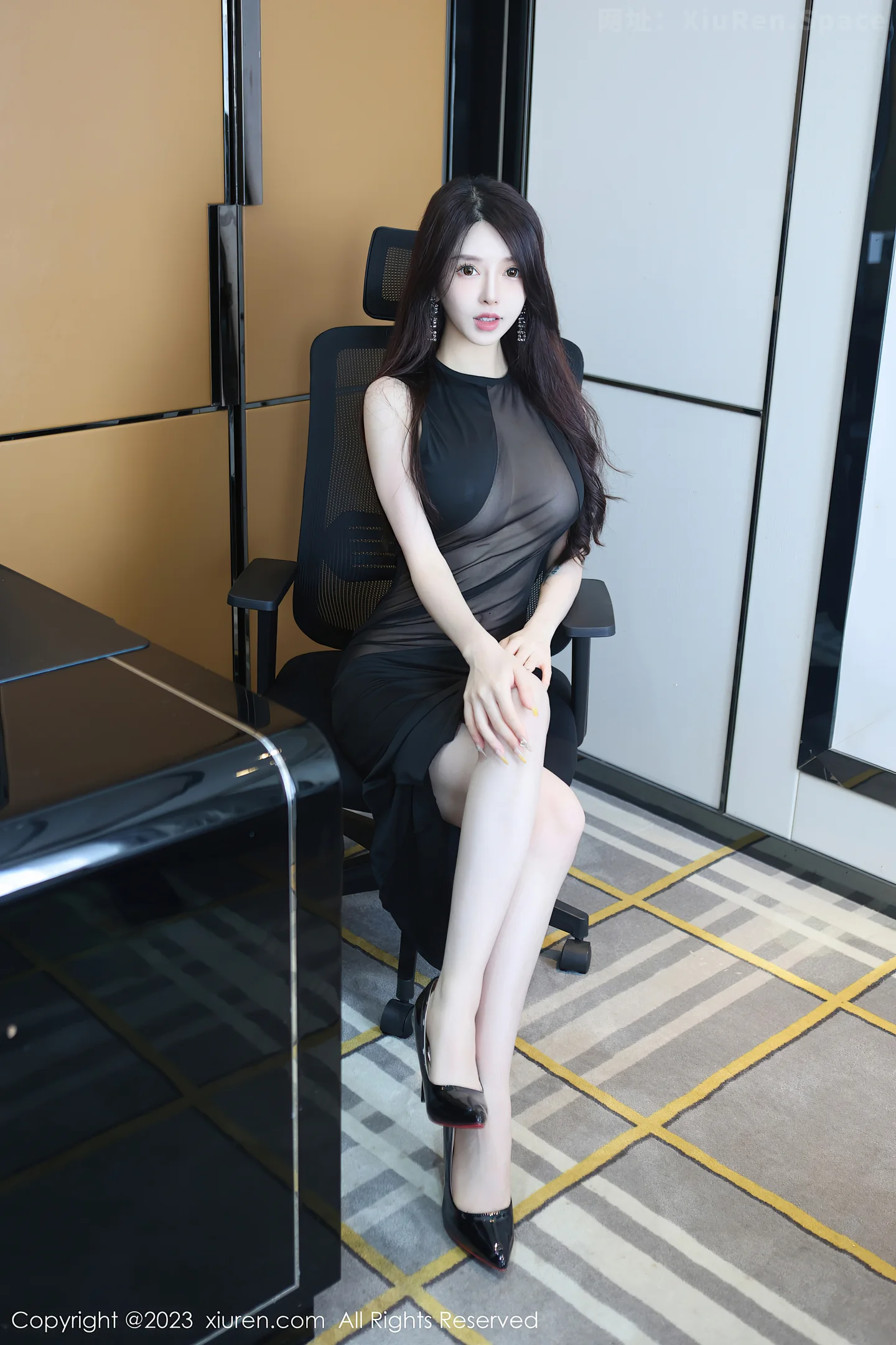 图片[3]-[XiuRen秀人网] VOL.6937 模特玉兔miki性感黑色薄纱连衣裙配超薄无内黑丝秀翘臀诱惑写真81P-秀人网官方网站